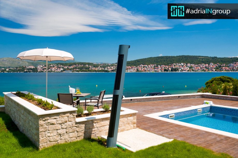 Modern & luxury villa with panoramic sea views // next to the beach (prodaja)