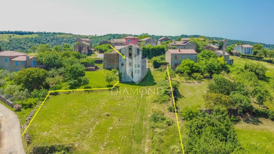 Momjan, okolica! Ruševina za adaptaciju sa panoramskim pogledom na mor