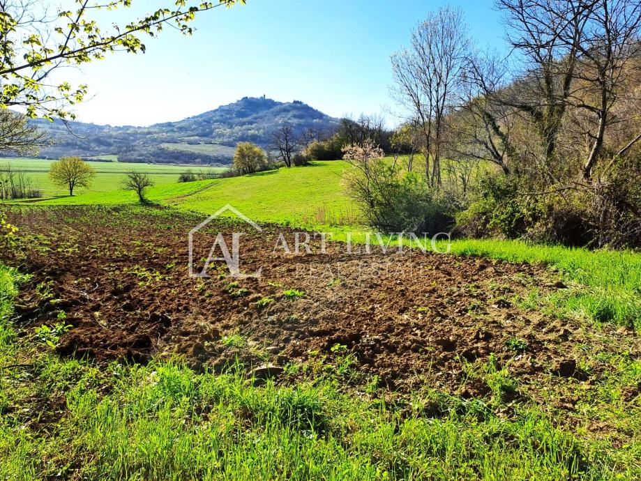 Motovun-okolica, Građevinsko zemljište T2, s pogledom na Motovun