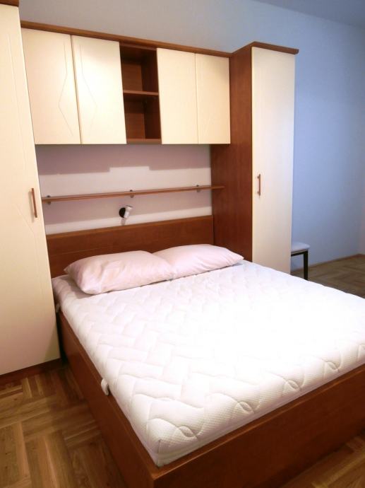 NAJAM, 2-SOBAN, CENTAR (RUBETIĆEVA), 30 m2, 350 € (iznajmljivanje)