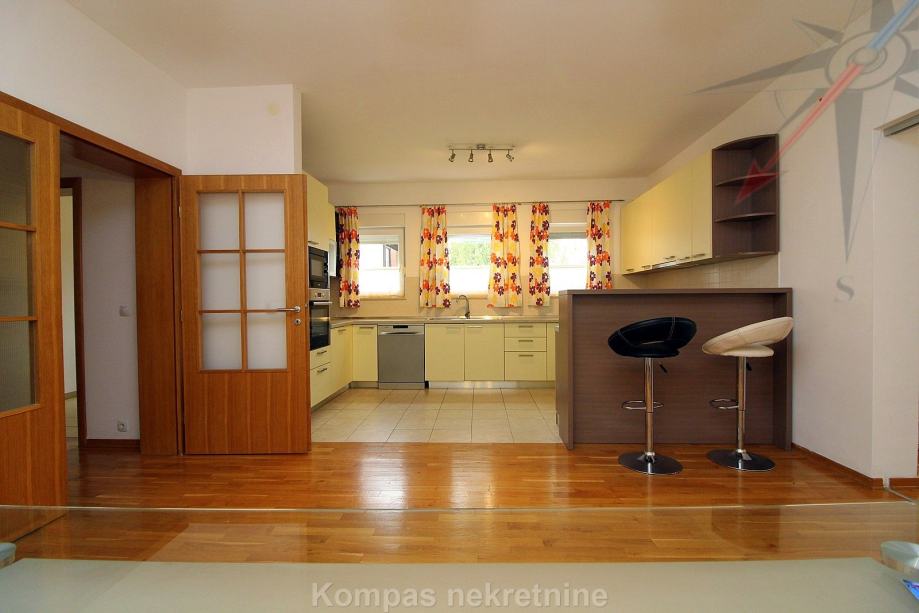 Najam, kuća s bazenom, Zagreb, Maksimir, Gornji Bukovac, 270 m2 (iznajmljivanje)