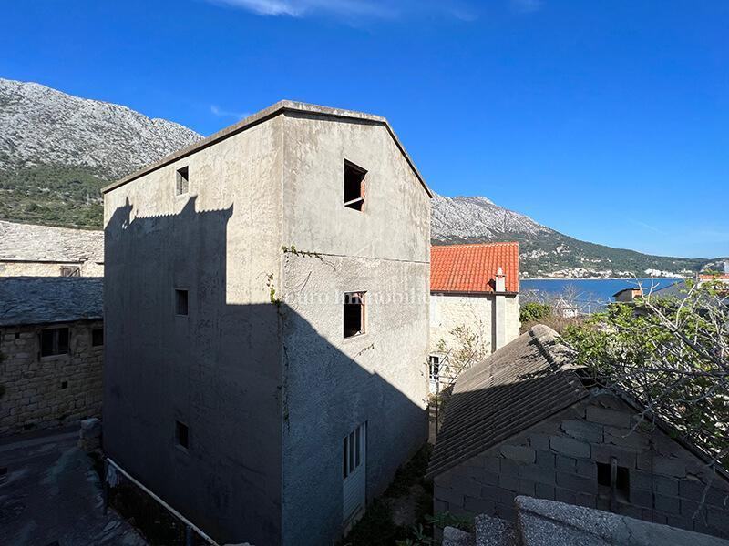 Nedovršena apartmanska kuća treći red od mora, Igrane (prodaja)