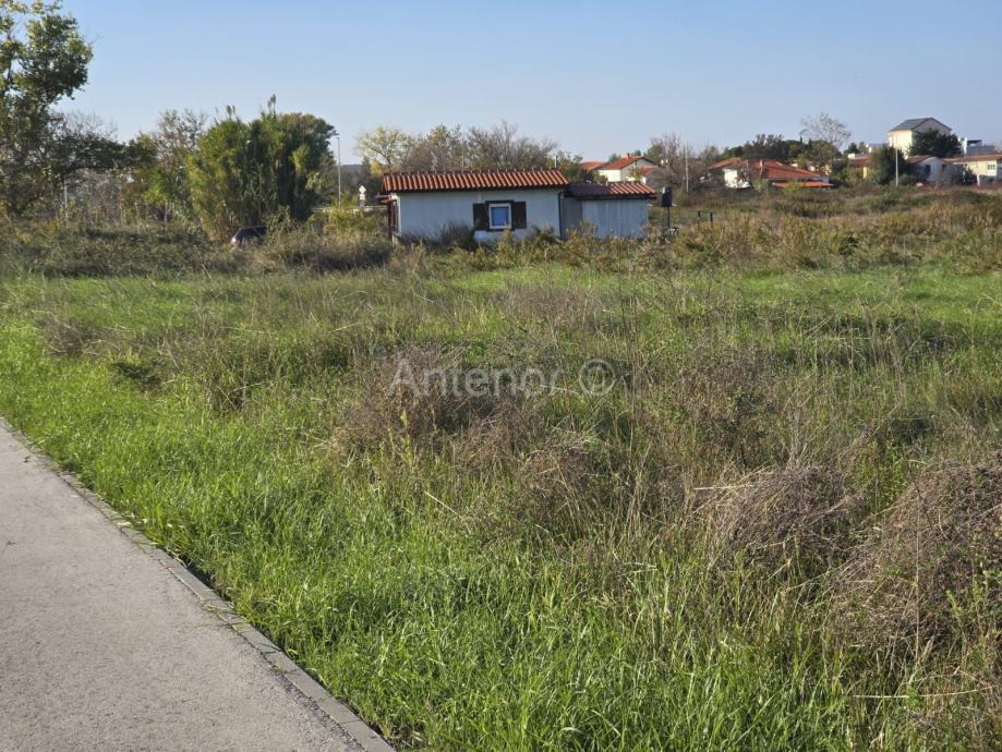 NIN - građevinsko zemljište - 1432 m2 - 500 m do mora