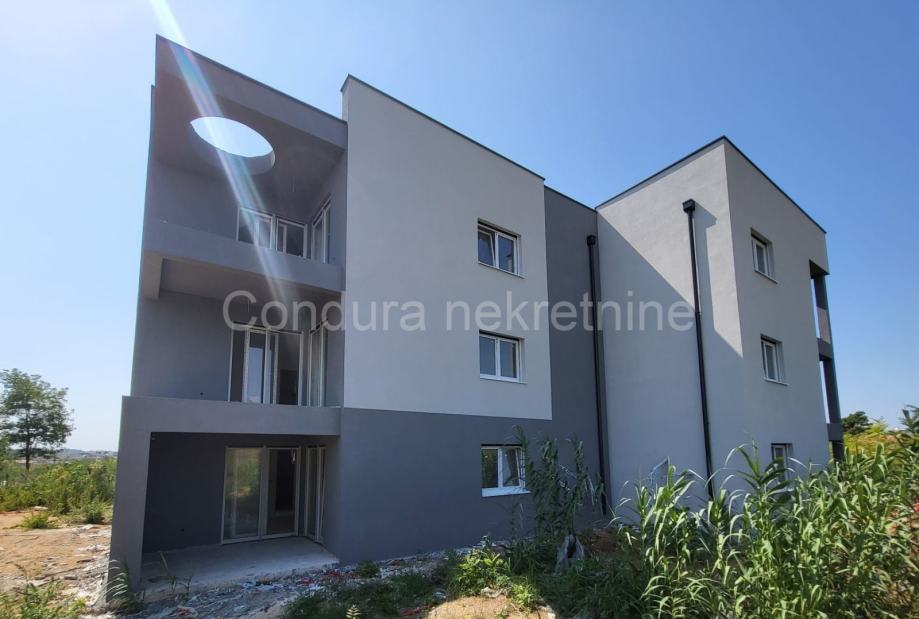 Nin, Ždrijac - trosoban apartman na odličnoj lokaciji, 1. kat