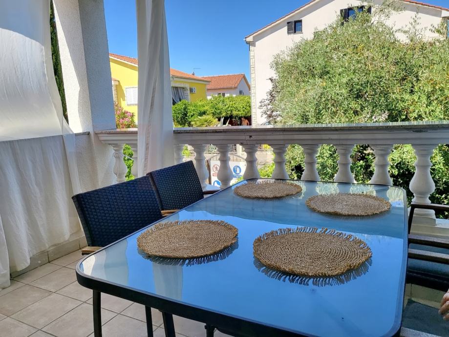 Njivice, apartman na 2. katu s pogledom na more, PRODAJA! (prodaja)