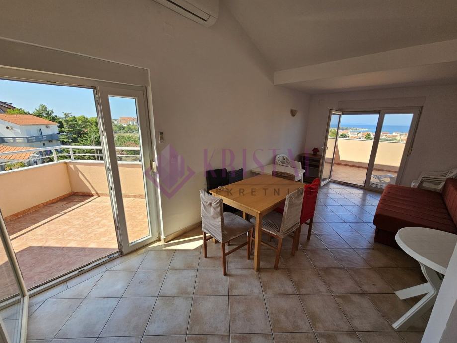 Novalja, 3-s namješten apartman 59 m2, 3.kat