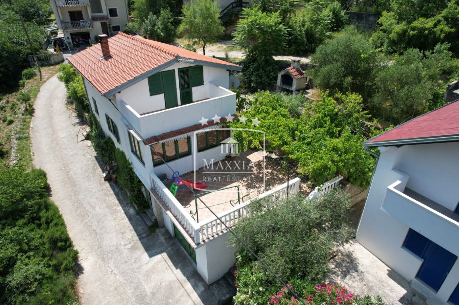 Novigrad - samostojeća kuća na zemljištu od 430m2! 250.000€ (prodaja)