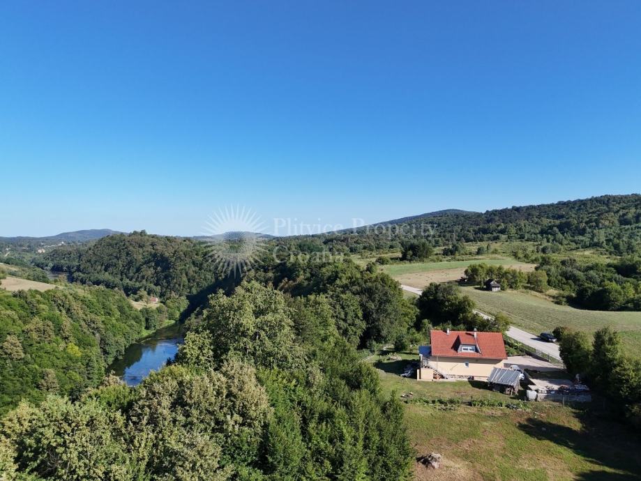 Obiteljska kuća ili savršena kuća za odmor u Slunju (prodaja)