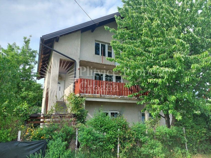 Obiteljska kuća i studio apartman sa vrtom (prodaja)