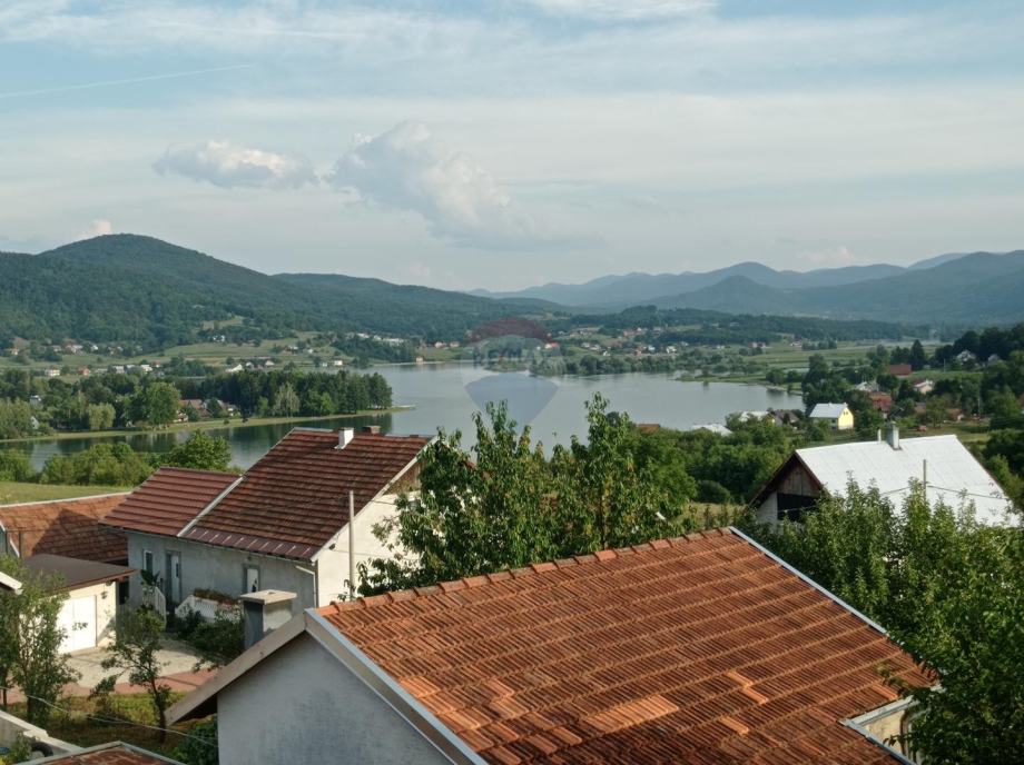 Ogulin, imanje sa dvije kuće, pogled na jezero Sabljaci (prodaja)