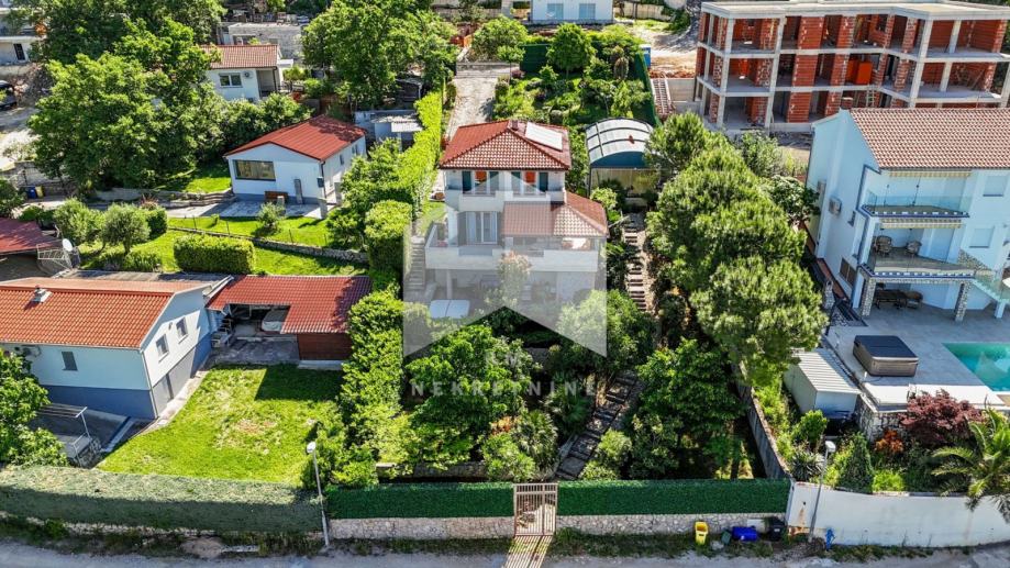 Omišalj, prekrasna Villa, otvoreni pogled na more (prodaja)