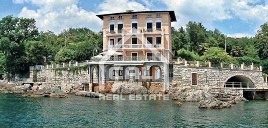 Opatija, Ičići, 140m2, 3S+DB, prekrasan stan u vili uz more (iznajmljivanje)