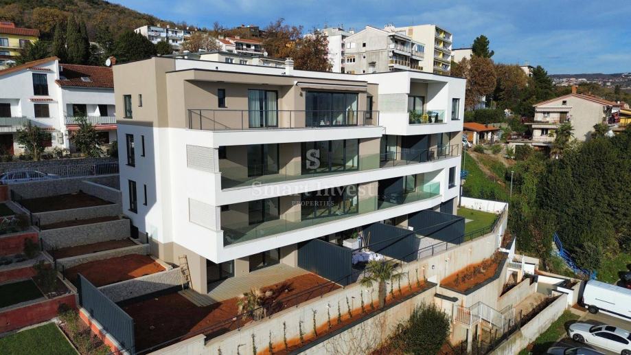 OPATIJA, stan 2S+DB s vrtom, u novogradnji s pogledom na more (A204) (prodaja)