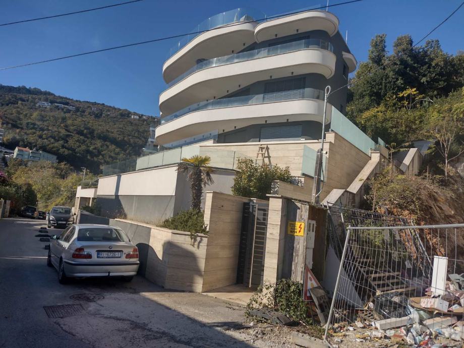 OPATIJA -stan u novogradnji 3S+DB +75 m2 terase (prodaja)