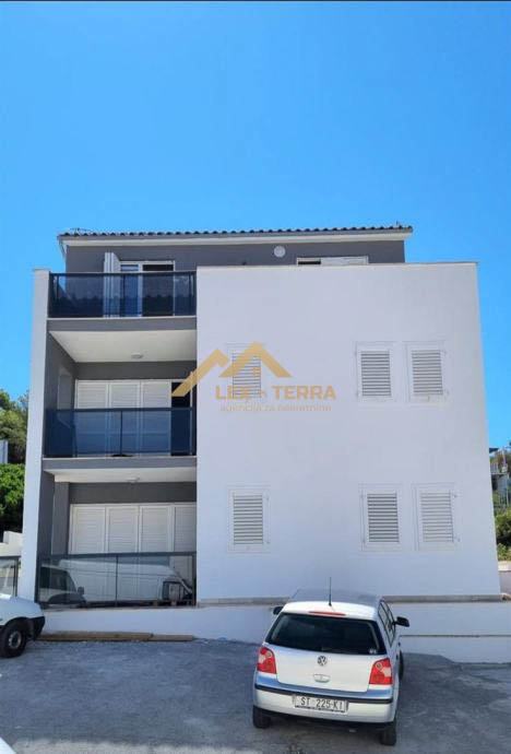 Otok Brač, Postira - Jednosoban Komforan Apartman + Galerija 57.00 m2 (prodaja)