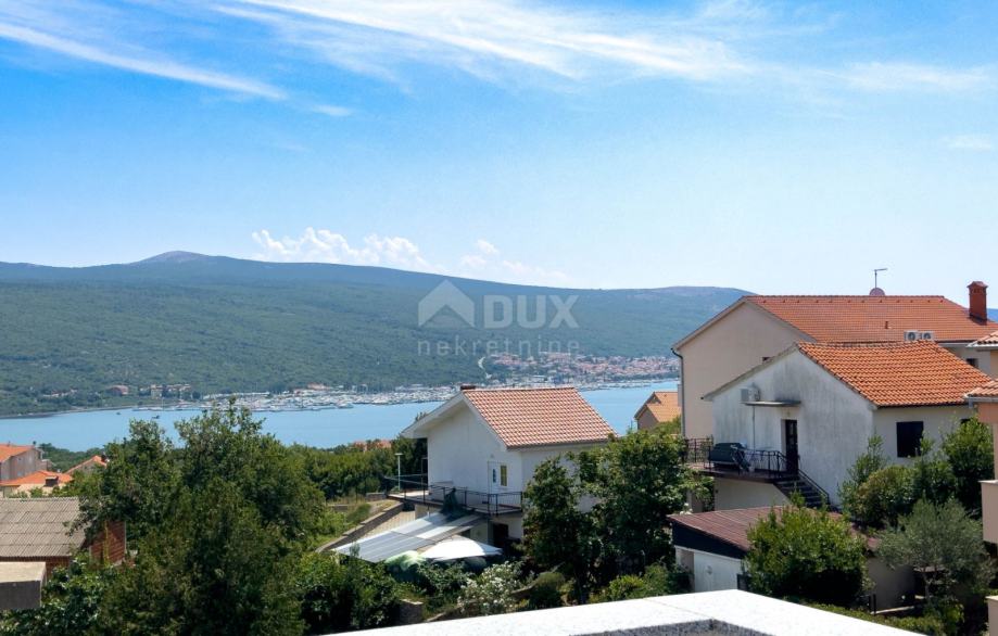 OTOK KRK, GRAD KRK (okolica) - stan sa prekrasnim pogledom, tri terase (prodaja)