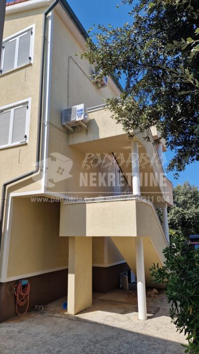 Pag-Mandre apartman 68 m2 s pogledom na more