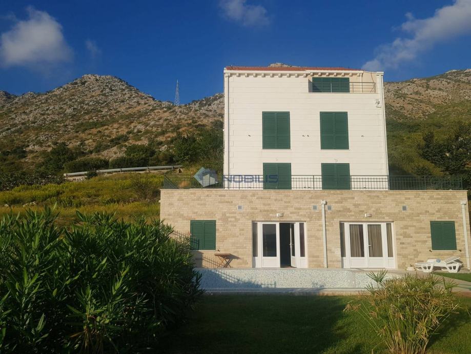 Plat, projekt hotel, bazen, 1000 m2 (prodaja)