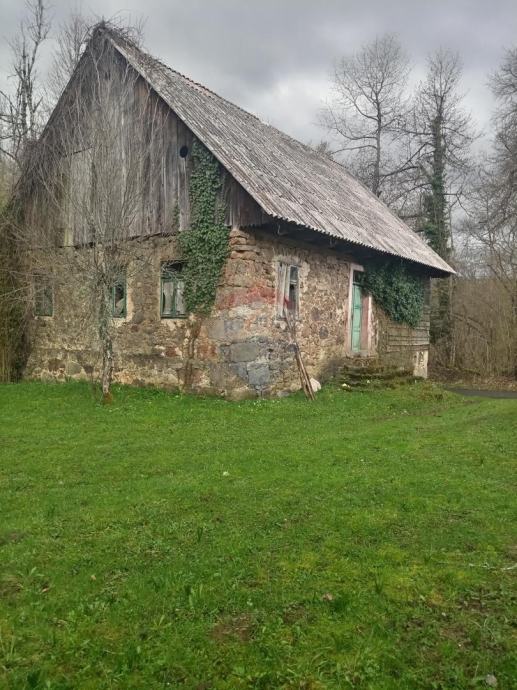 Plešce, autohtona kuća za kompletnu adaptaciju (prodaja)