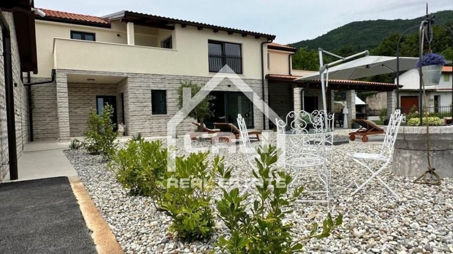 Poljane, prekrasna villa s bazenom i pogledom na more (prodaja)