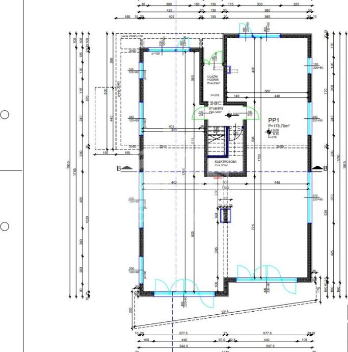 POSLOVNI PROSTOR*** 178,70 m2, 200 m2 vrta, prvi red do ceste (prodaja)