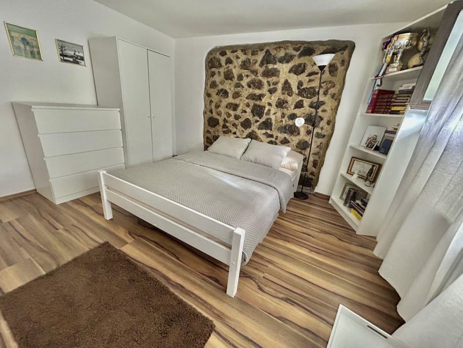 ***Požega: renovirana kuća sa zemljištem 2.550m2*** (prodaja)