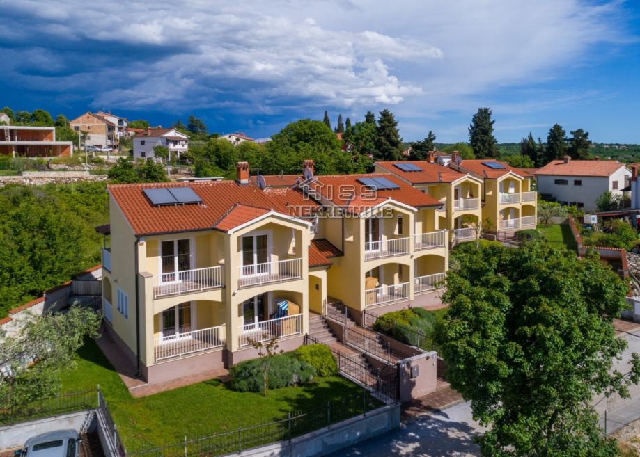 Prekrasna kuća (duplex) s bazenom u Baderni, Istarska županija (prodaja)