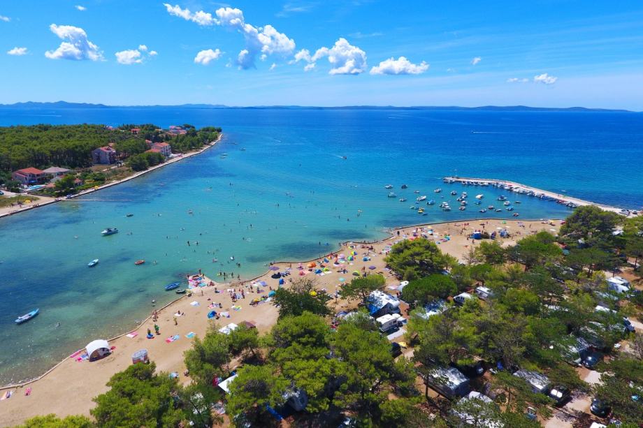 Privlaka, dvosoban apartman 100 metara od pješčane plaže, 84 m2