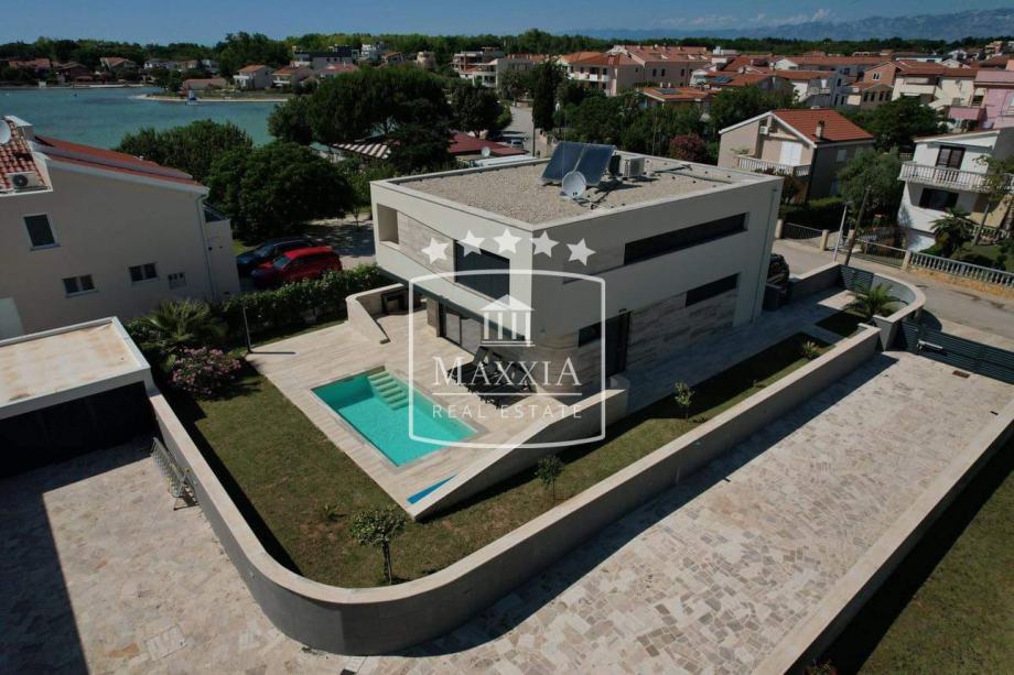 Privlaka - Moderna villa 250m2 uz more more s bazenom 1.698.000€ (prodaja)