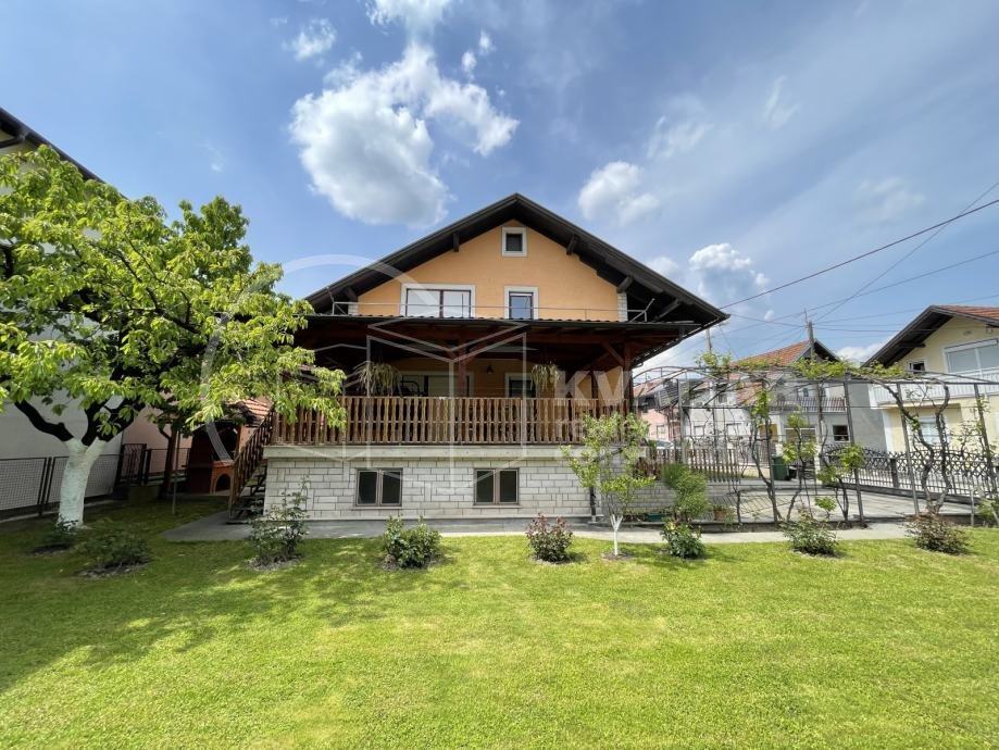 Prodaja samostojeće kuće, Trnava, dvokatnica, 378 m2 + 650 m2 okućnice (prodaja)