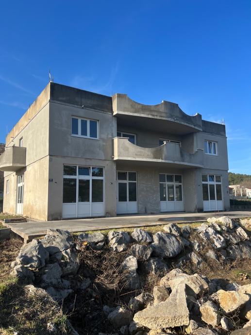 Prodajem samostojeću kuću , 580.00 m2 (prodaja)