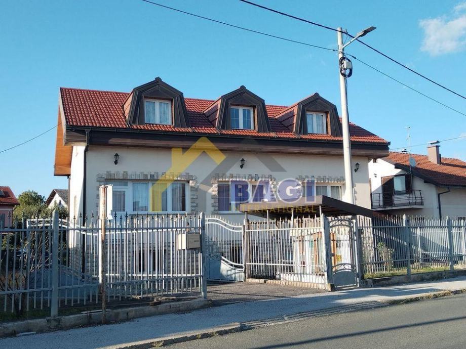 Prostrana obiteljska kuća u Jastrebarskom - 350m2 (prodaja)