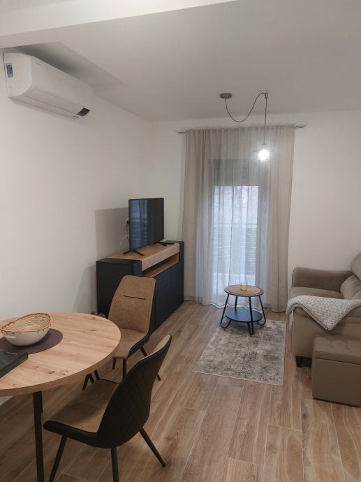 PRVI NAJAM, MODERAN PREDIVAN 2-S, 39M2, VPM, TROKUT, 700€ (iznajmljivanje)