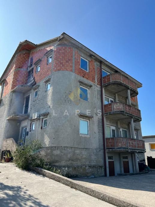 RAB/KAMPOR INVESTICIJSKA PRILIKA!! ZGRADA S 12 APARTMANA I POSLOVNIM P (prodaja)