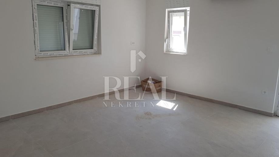 RAB-NOVOGRADNJA, STAN OD 50 m2, 1S+DB, PARKING (prodaja)