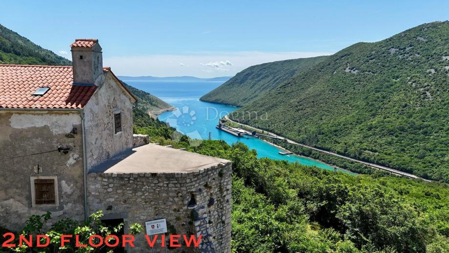 RIJETKOST U PONUDI!!! SAMOSTOJEĆA KUĆA SA POGLEDOM NA MORE U STAROGRAD (prodaja)