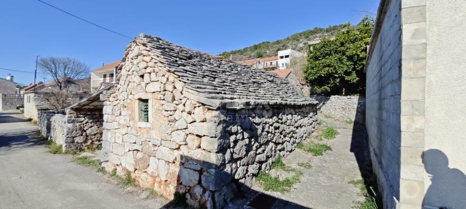 ROGOZNICA, PODORLJAK - Oaza mira i tradicije u Podorljaku: Stara kamen (prodaja)