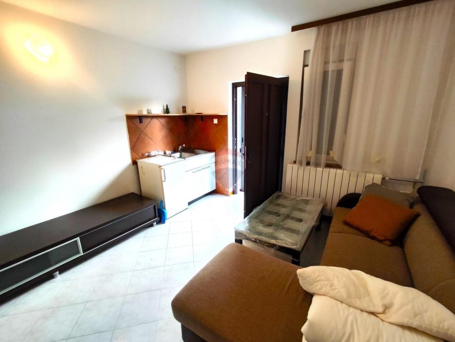 Rovinj,centar,van pješačke zone-studio 22m2+vrt+parking (iznajmljivanje)