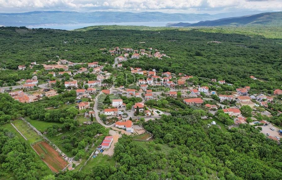 RUŠEVINA S POTENCIJALOM! 133 m2 + 2000 m2 okućnice (prodaja)