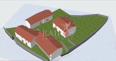 ŠAPJANE, 6 kuća, starine i 1.700 m2 građ. zemljišta (prodaja)