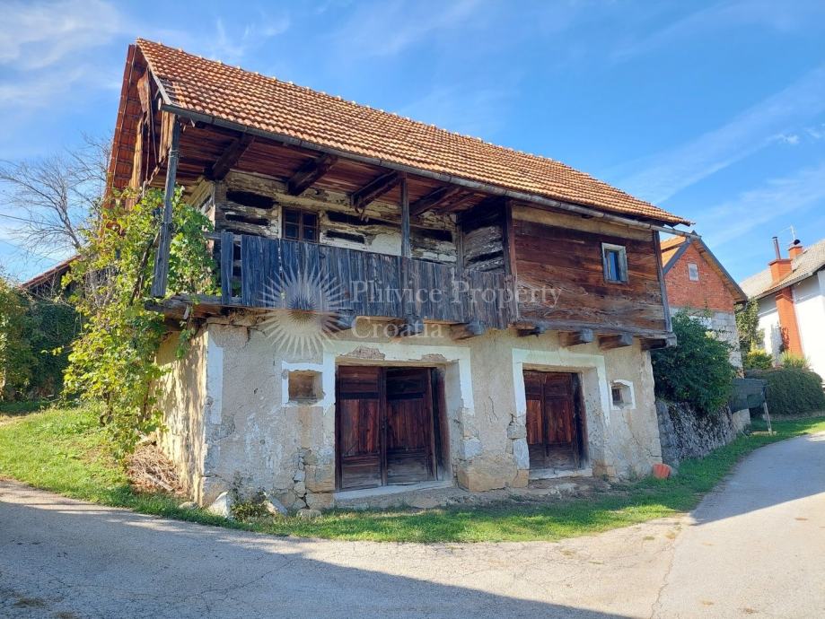 Šarmantno povijesno imanje u mirnom selu u blizini Vivodine (prodaja)