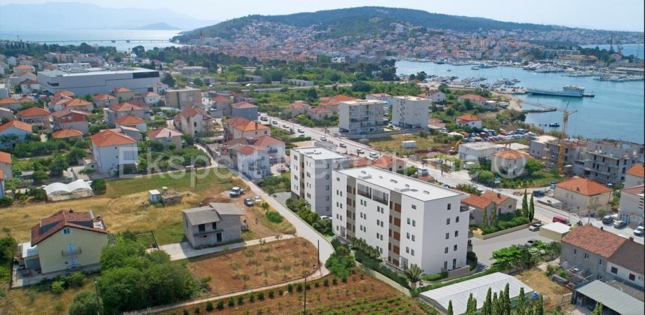 Seget Donji,2-soban stan 78 m2 u novogradnji,3.kat,pogled na more (prodaja)