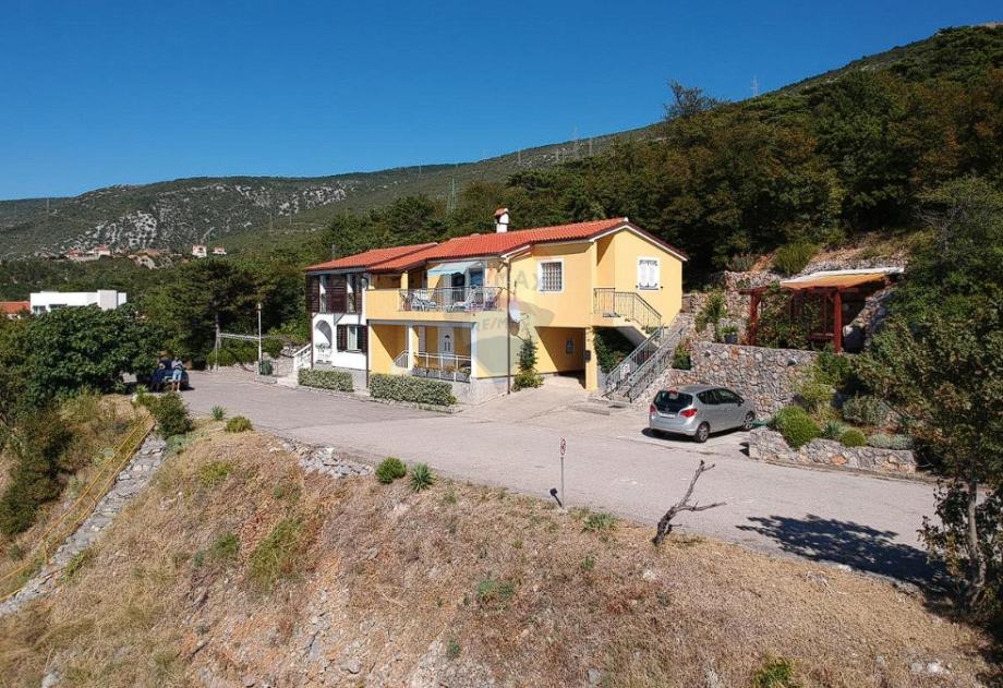 Senj, Sv. Juraj - Kuća P+1, 181 m2, 1.red do mora (prodaja)