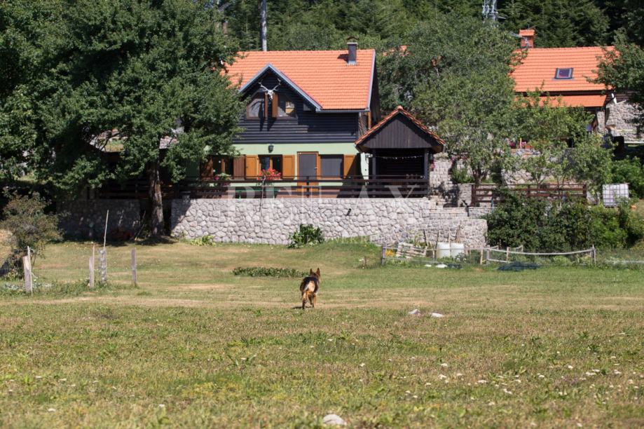 SENJ, VOLARICE - Imanje sa bazenom (prodaja)