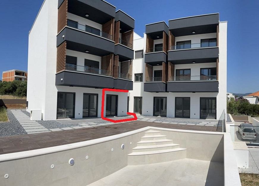 Slatine, Čiovo, 2-sob apartman u prizemlju novogradnje s bazenom