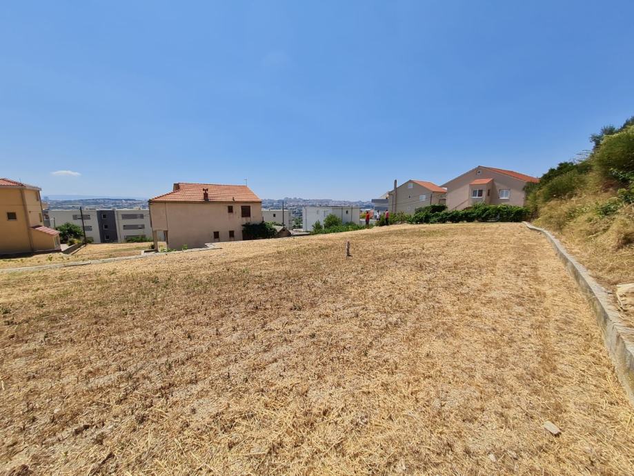 SOLIN, GRAĐEVINSKO ZEMLJISTE 3065M2, M1 ZONA