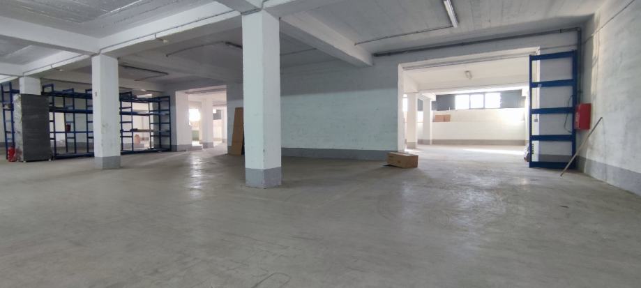 Split, Stinice, poslovni prostor 800 m2, (iznajmljivanje)