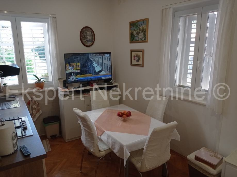 Split, Table, stan 80m2 podijeljen na 2 jedinice, odlična lokacija (prodaja)