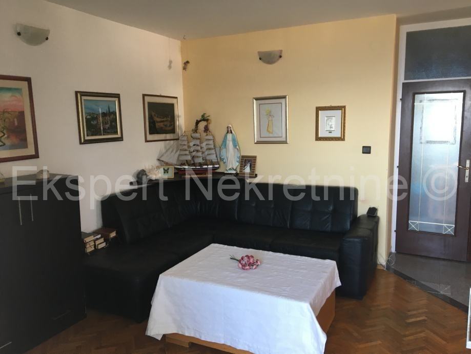 Split,Trstenik, 3soban stan 83 m2 s pogledom na more, odlična lokacija (prodaja)