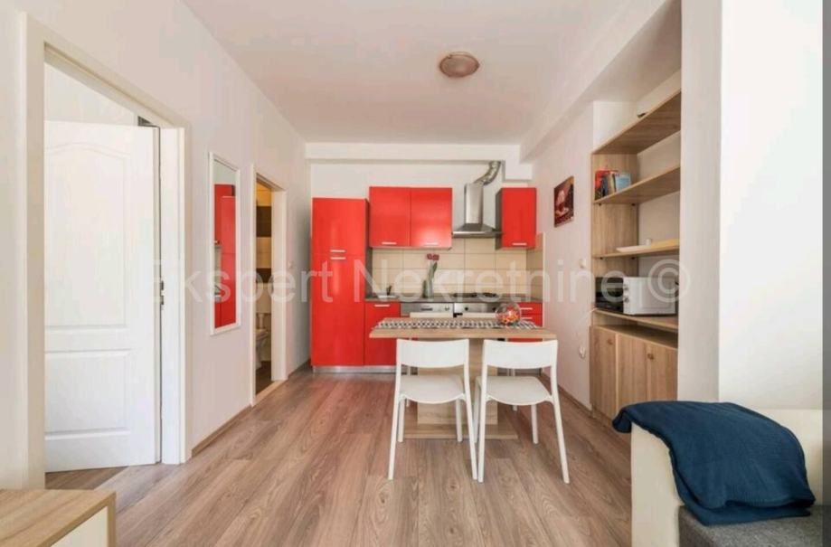 Split,Žnjan, jednosoban apartman 34m2, 700m od mora i plaže (prodaja)